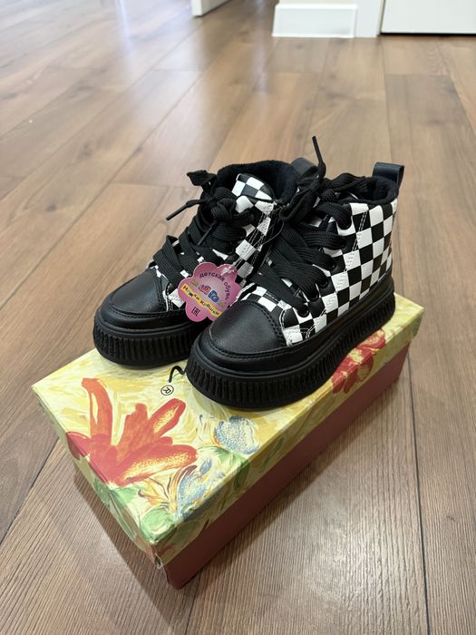 Продам НОВЫЕ детские ботинки на девочку 27 р