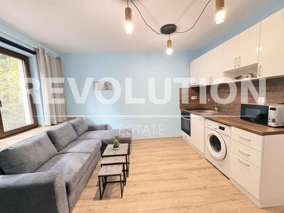 Дава се под наем Двустаен апартамент в Варна, Център - 54 кв.м за 677.79 € - Снимка #1