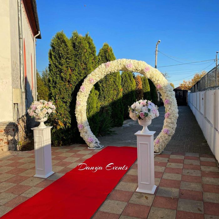 499 lei Decor biserica ( arcada florala / coloane romane / covor rosu