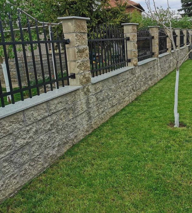 Бетонови блокчета за огради с ефекта на дялан камък