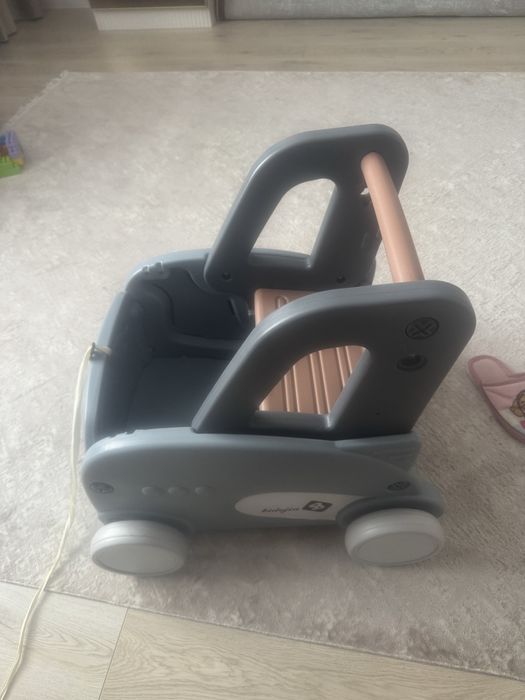 Продам машинка каталка