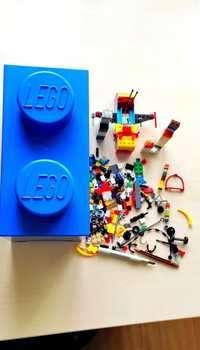 Cutie LEGO + piese lego
