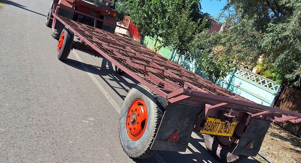 Vând platforma baloți