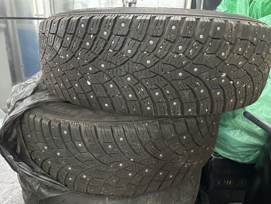 Продам зимнюю резину с дисками . Размер 215/65/16