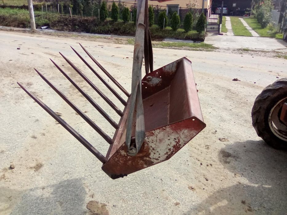 Cupă ( incarcator) pentru  gunoi de grajd