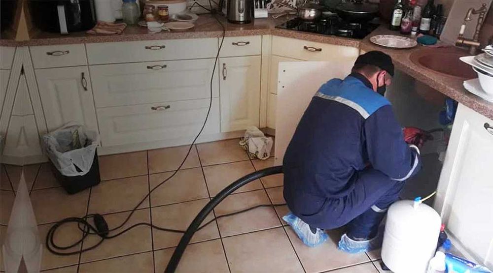 прочистка канализации, устранение засоров, выезд сантехника недорого