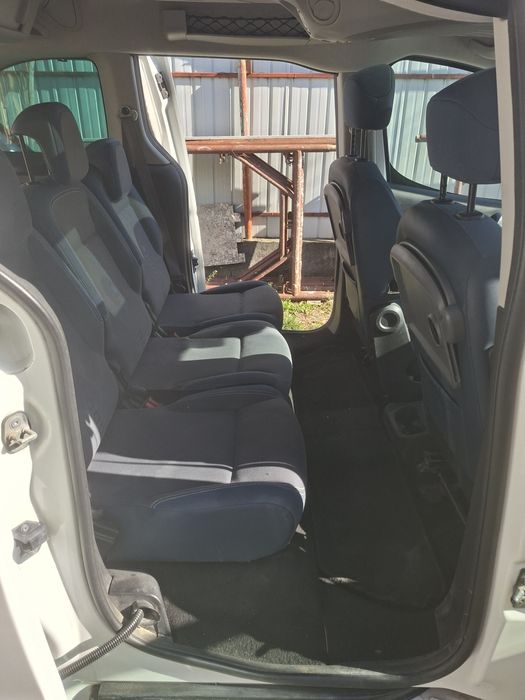 Vând citroen berlingoo anul 2011