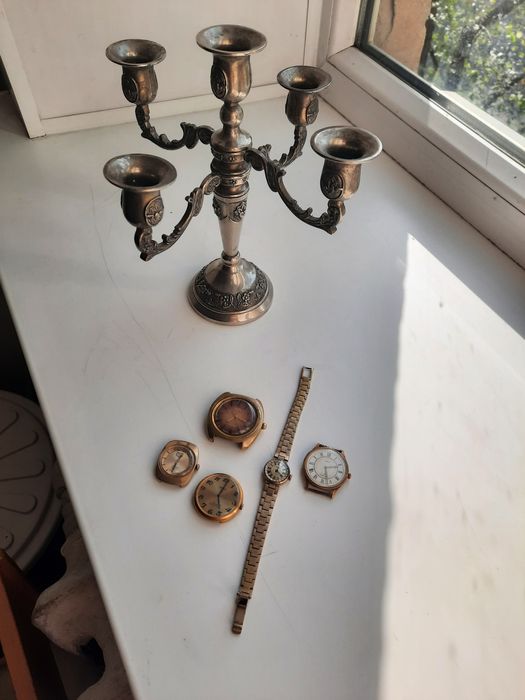 Продам подсвечник и часы
