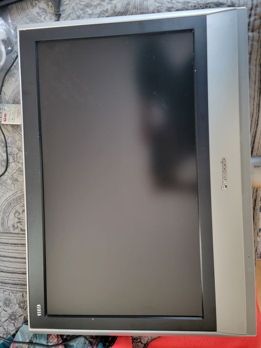 Телевизор, ресивер для местных каналов, кронштейн