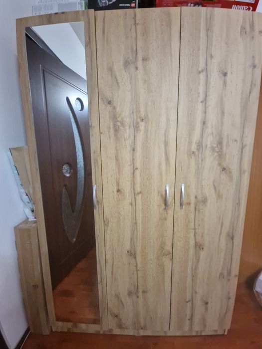 Dulap/șifonier de haine in stare f buna