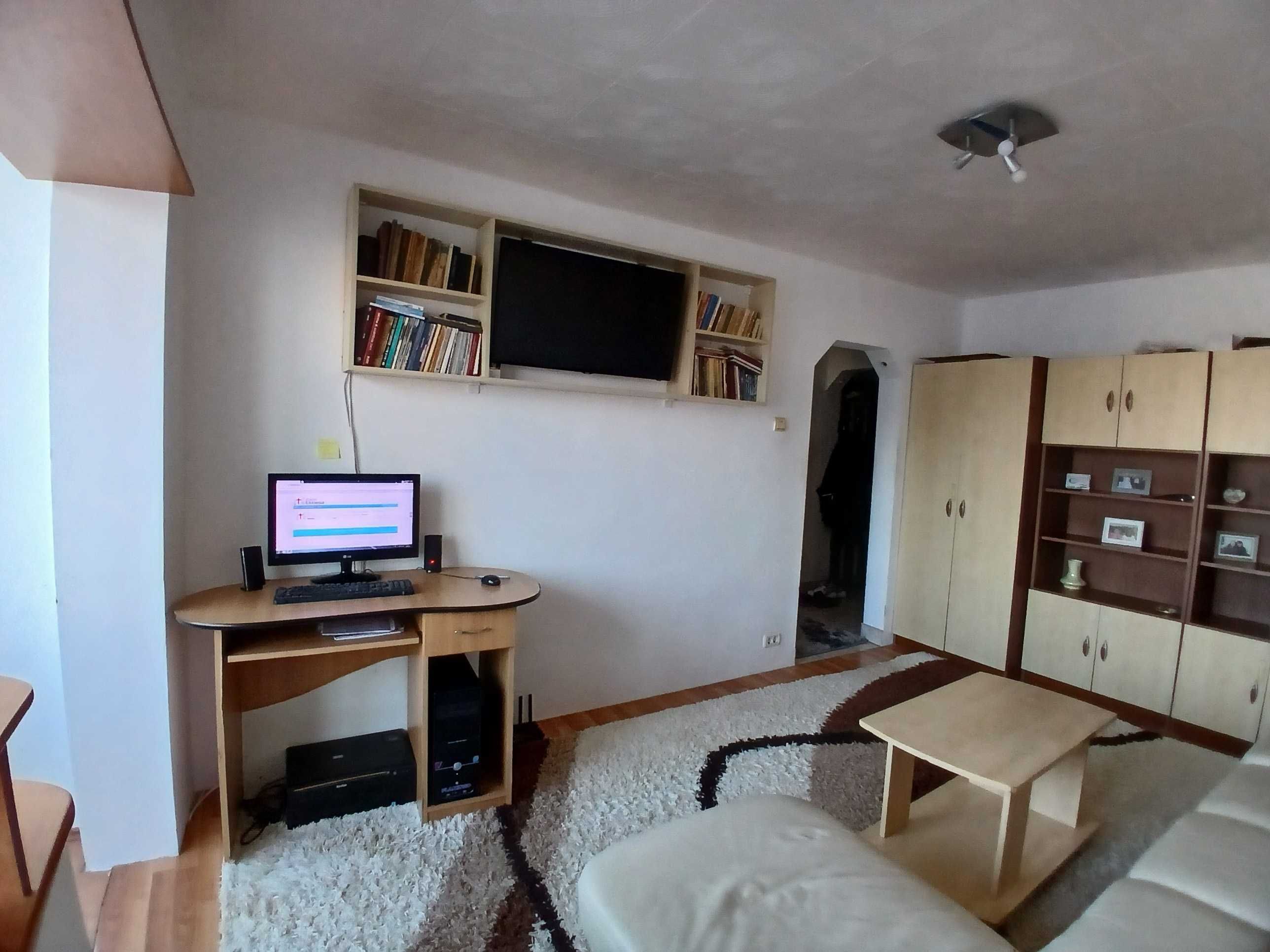 Vand apartament 3 camere decomandat