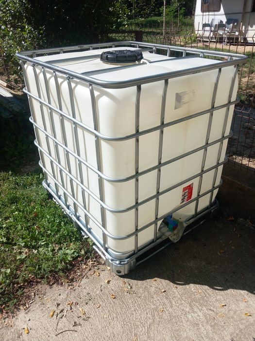 Bazin IBC pe palet din metal  și plastic
