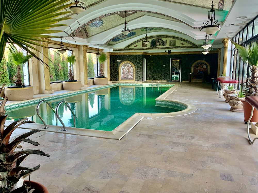 # Cameră de LUX în Regim # Acces Piscină Interioară #
