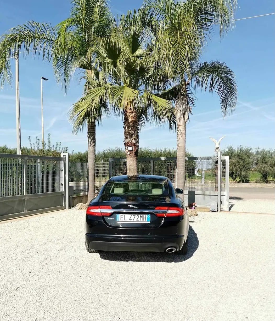 Jaguar XF BOMBĂ pe roți