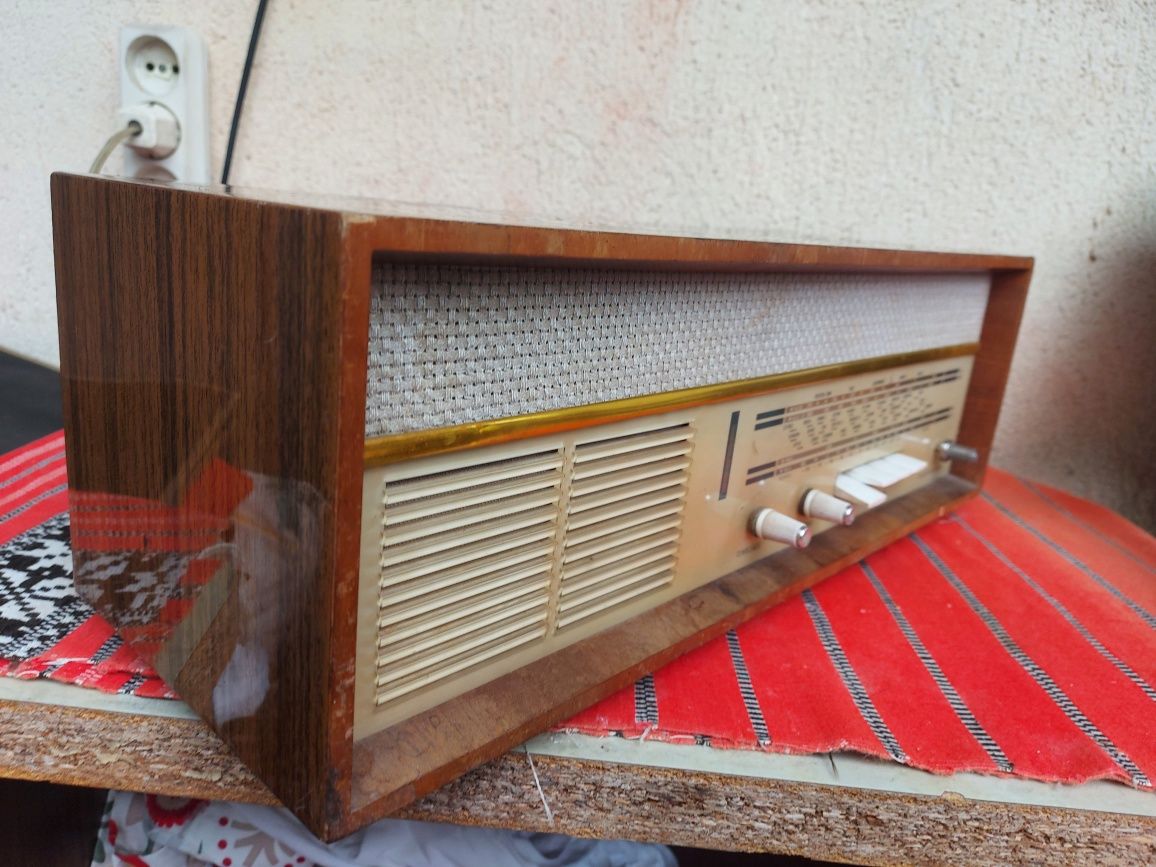 Radio vechi pe lampi BRUNS