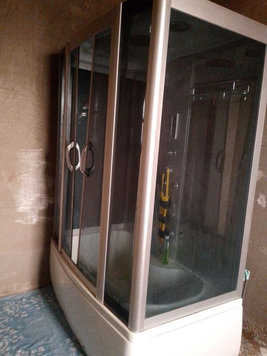 Душевая кабина  в хорошем состоянии