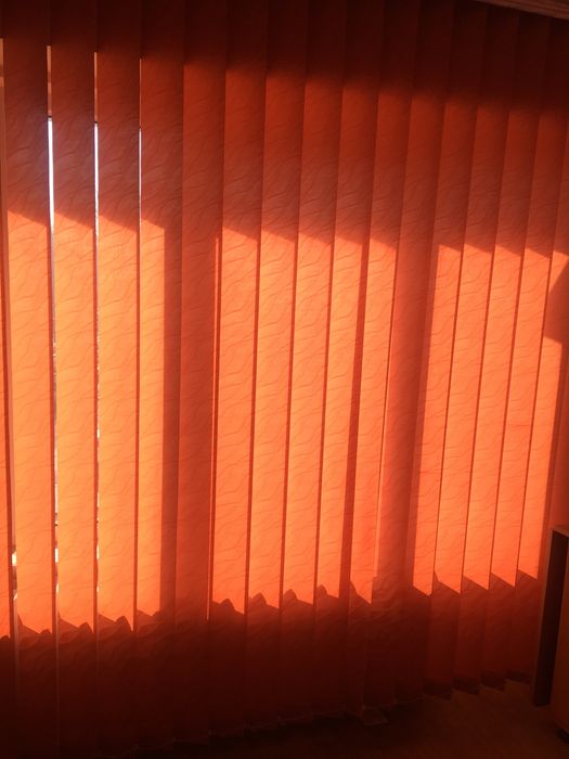 Jaluzele portocalii ca noi