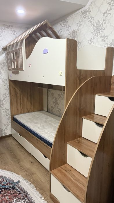 Двухэтажная кровать