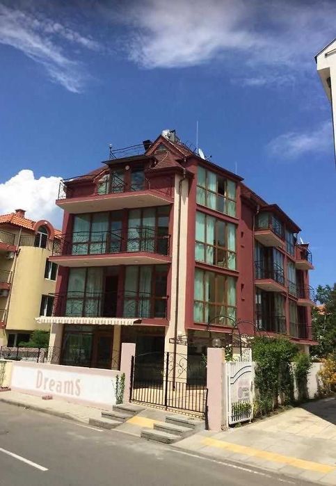 Продава се Хотел в Несебър - 1200 кв.м за 734 €/кв.м - Снимка #1