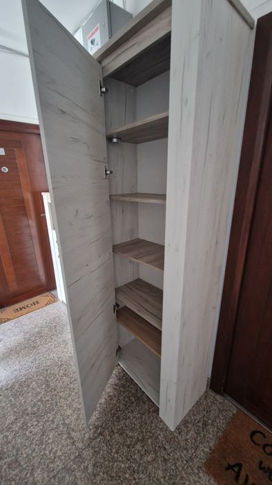 Комод и вертикален шкаф