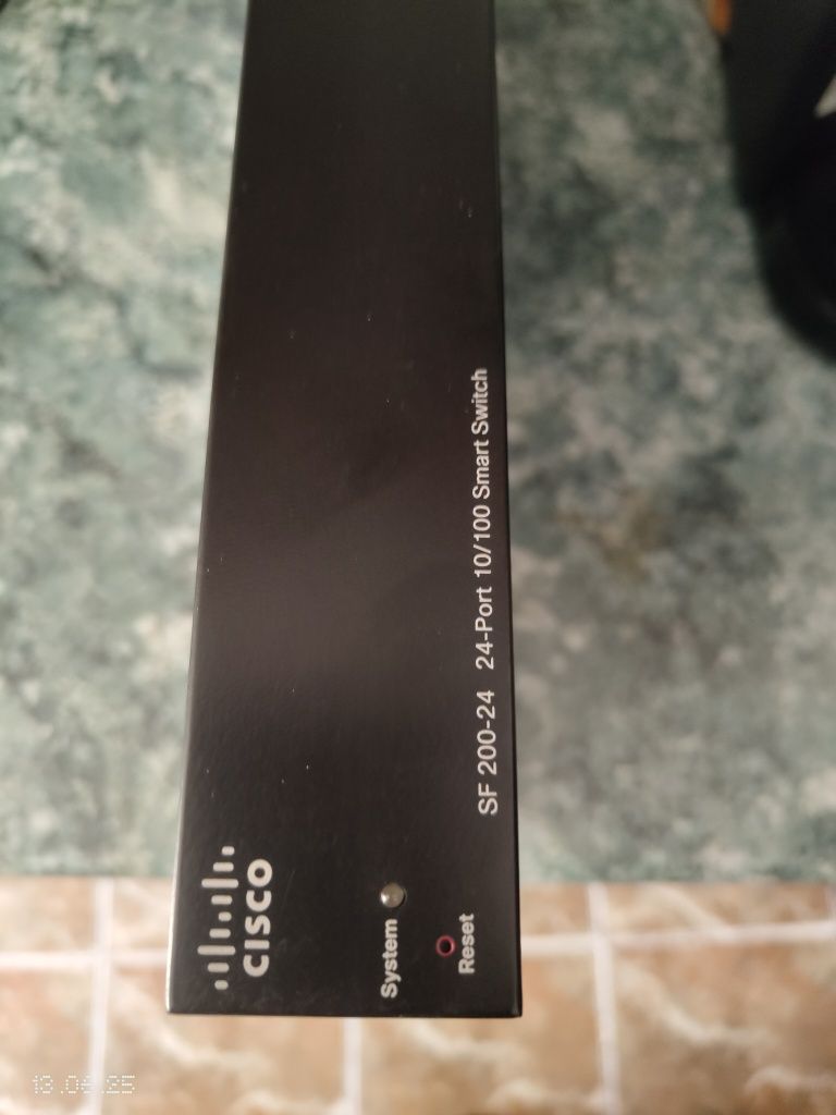 Switch Cisco 24porturi
