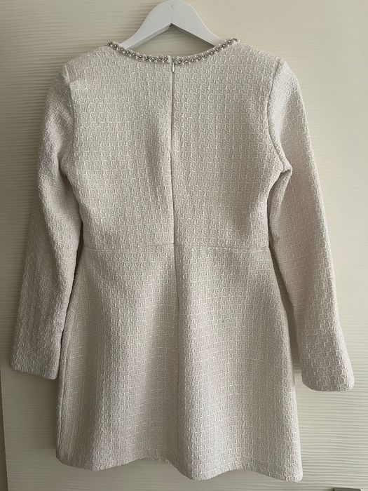 Бяла  къса рокля