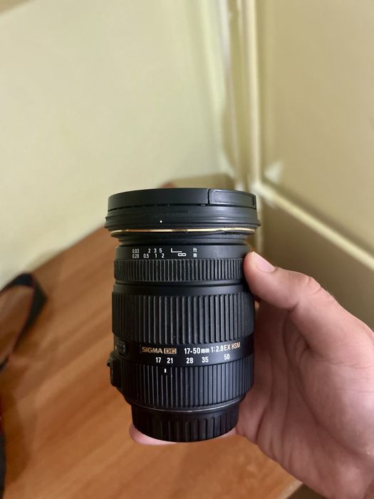 Vând Pachet complet DSLR Canon EOS 700D + 3 Obiective + Accesorii