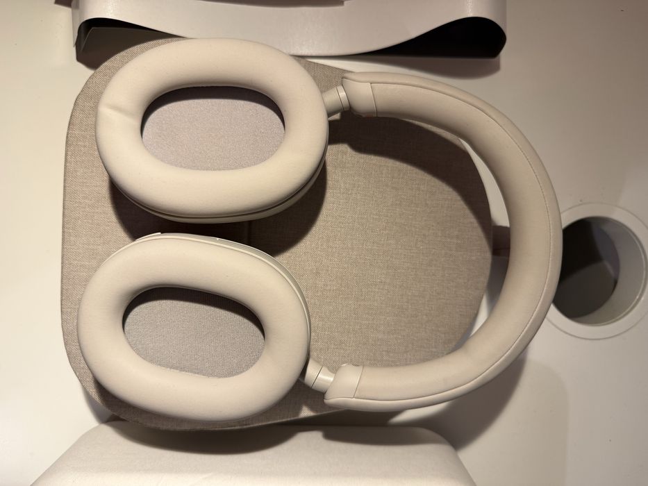 Sony WH-1000XM5 ca noi