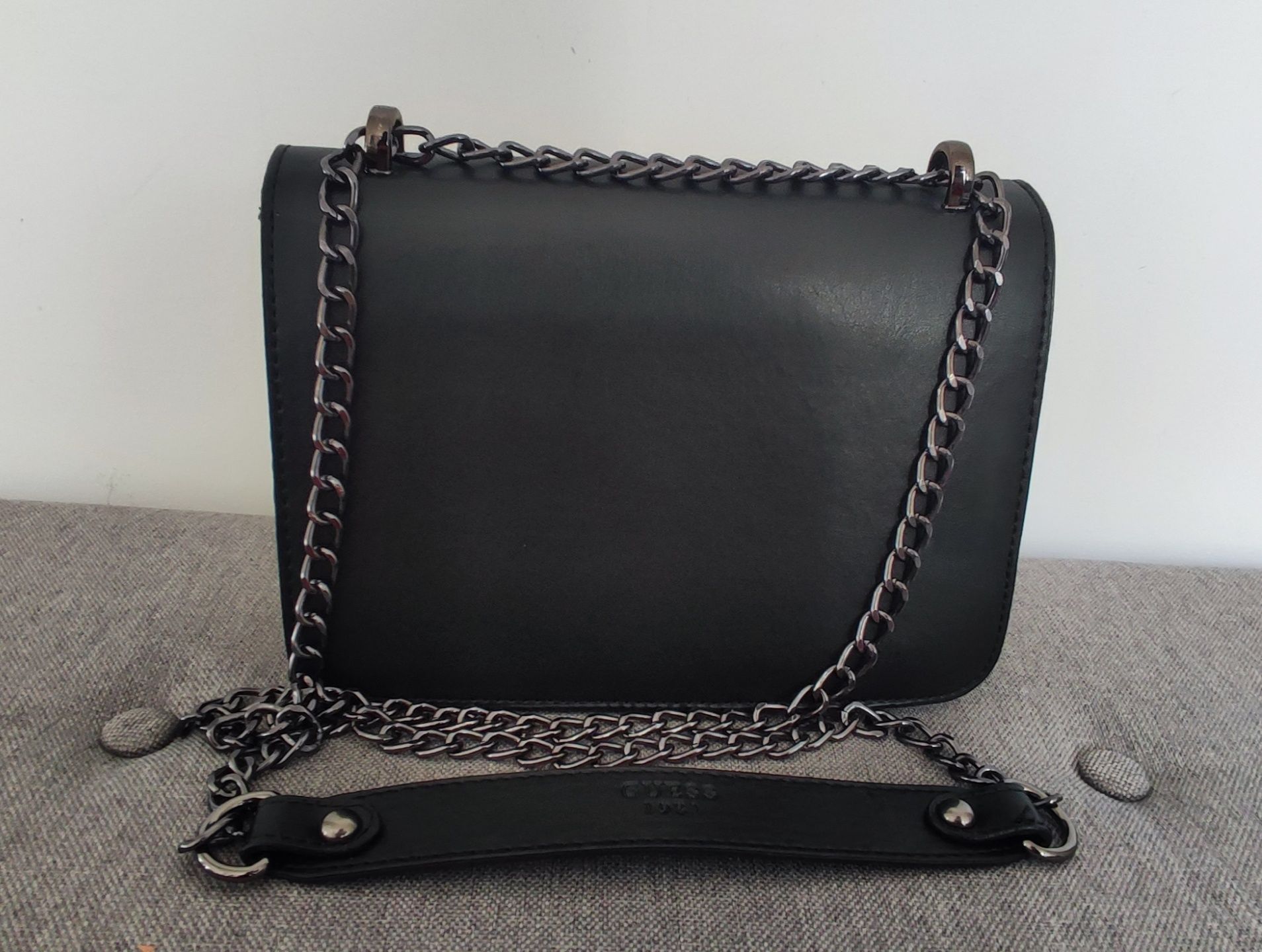 Дамска чанта Guess