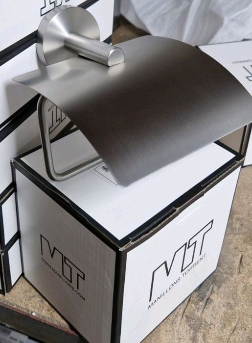 Испански държач за тоалетна хартия с капак