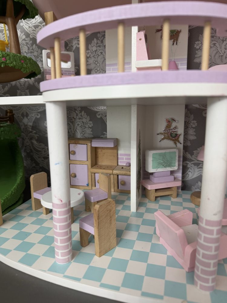 Игровой домик для кукол из дерева