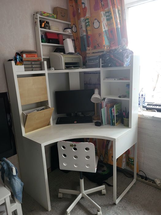 Продам стол учебный икеа