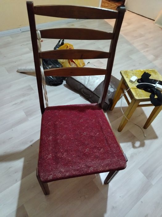 Продам столик на ножках и стул советский