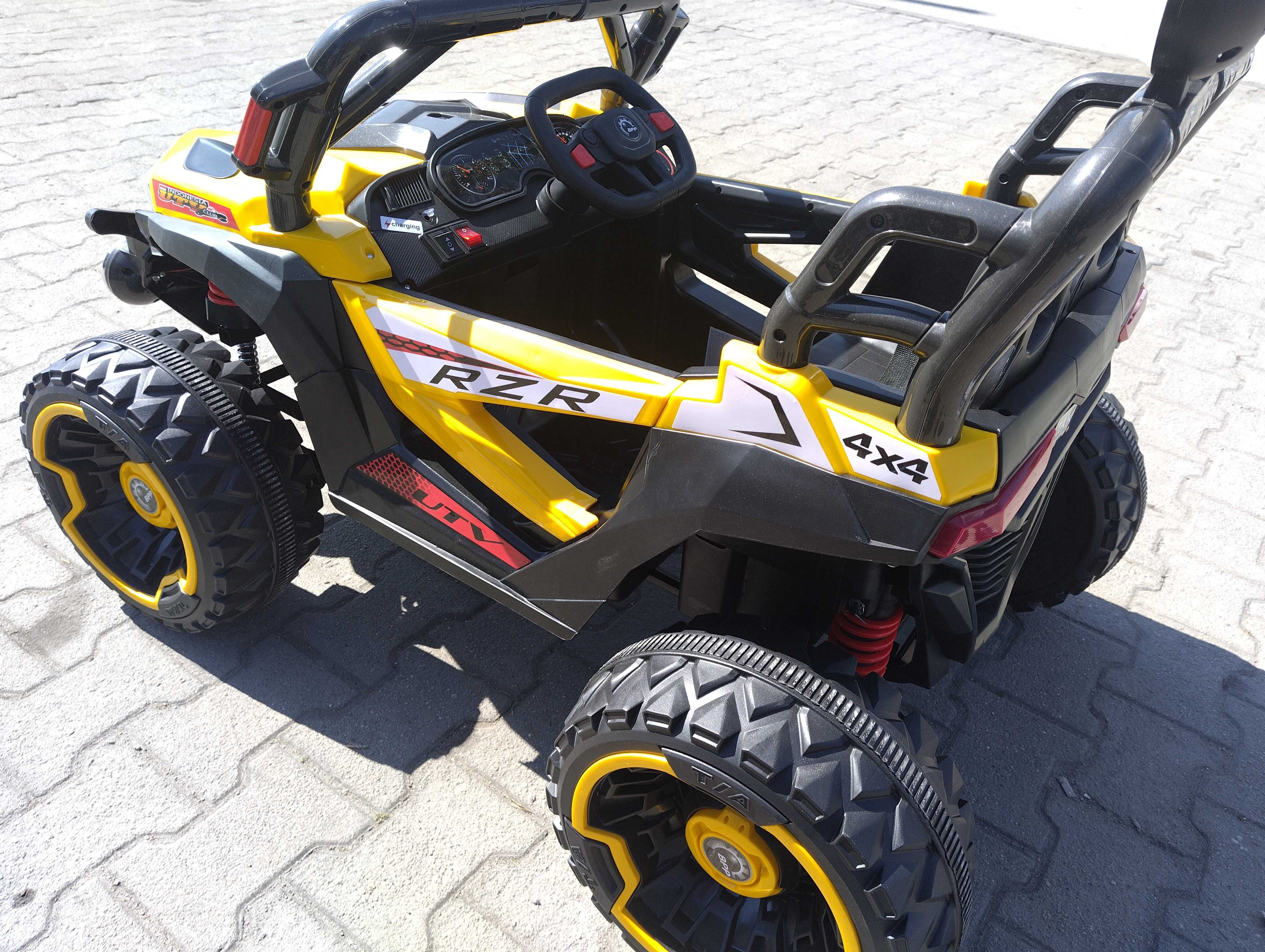 SAFARI двуместен акумулаторен джип JAKARTA 4x4 жълт