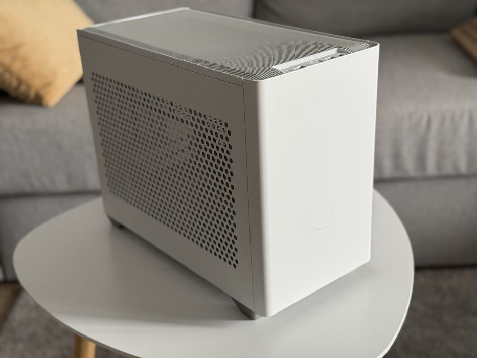 Carcasa Cooler Master NR200P mini ITX mesh + tempered glass panel