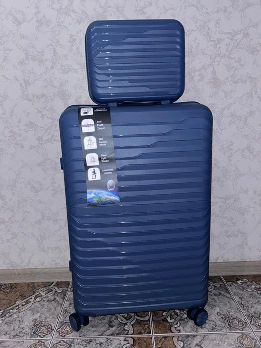 Чемоданы  продам