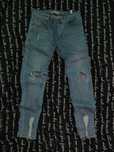 Blugi Rupți Albaștrii (Blue Ripped Jeans) (uk DRIP)