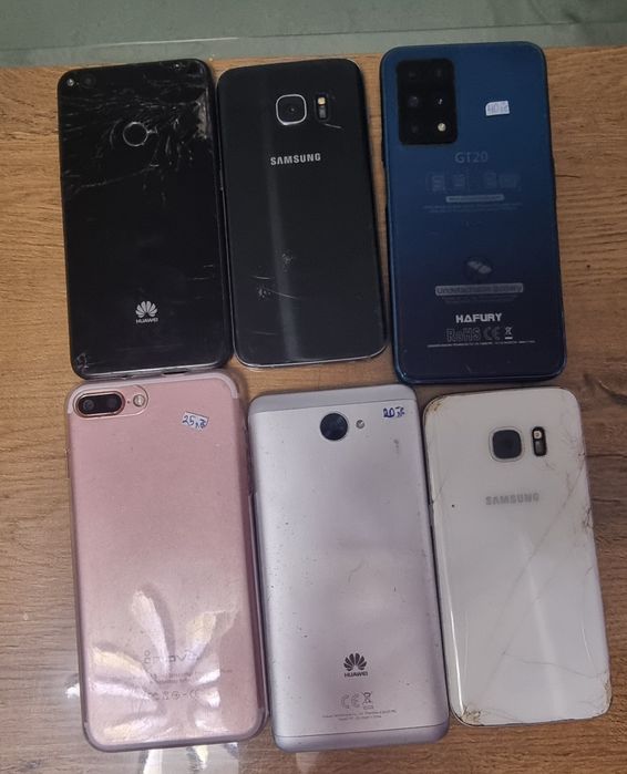 Различни видове смартфони за части