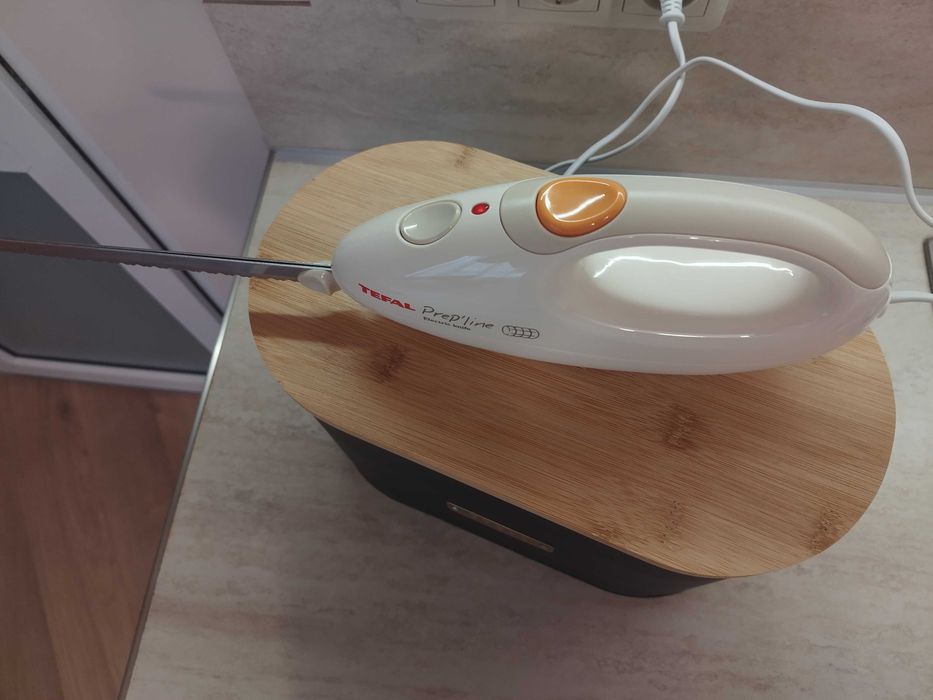 Електрически нож Tefal 8523.31 с елегантна кутия за хляб в комплект