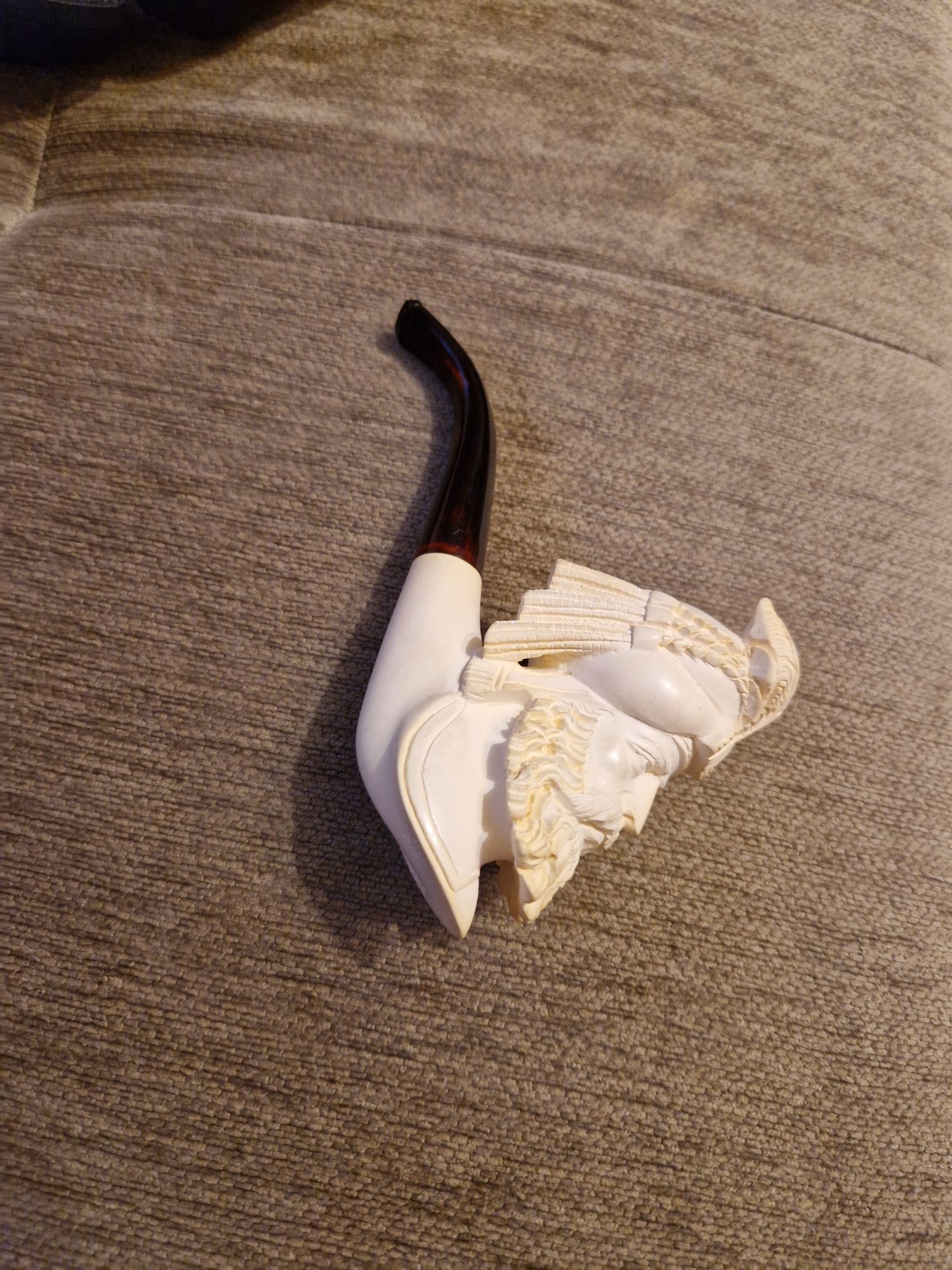 Vând pipa sculptată veche