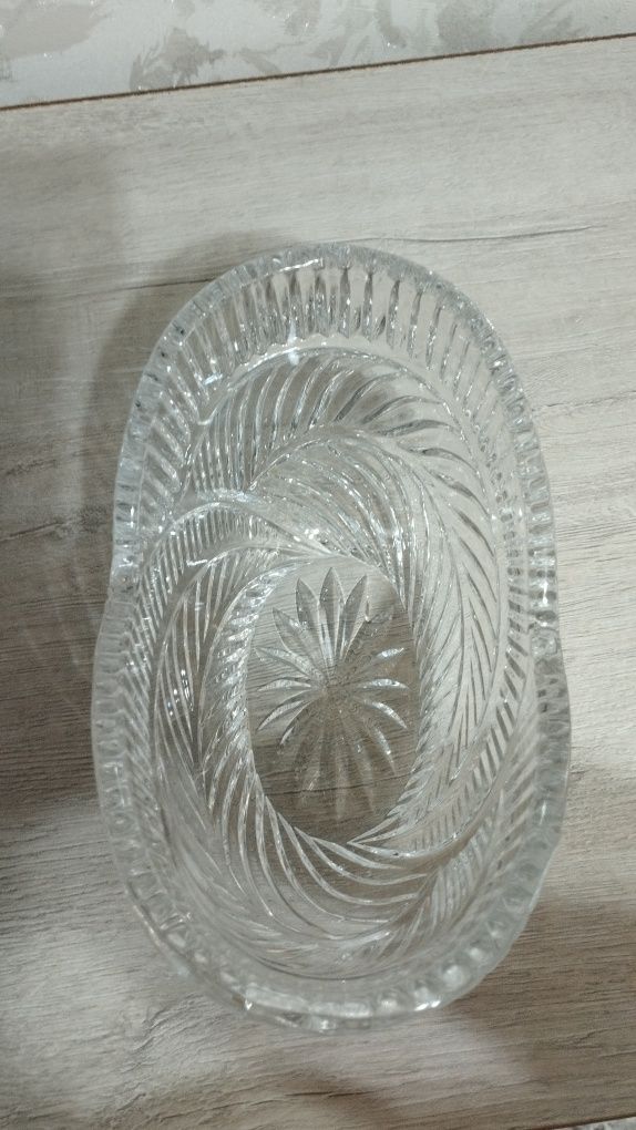 Продаётся хрустальная ваза