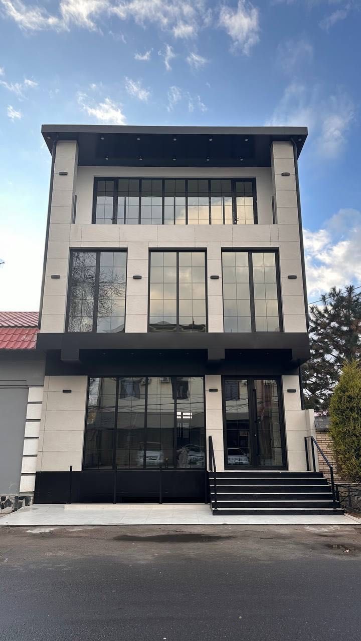 Продается новое здание на Ивлева