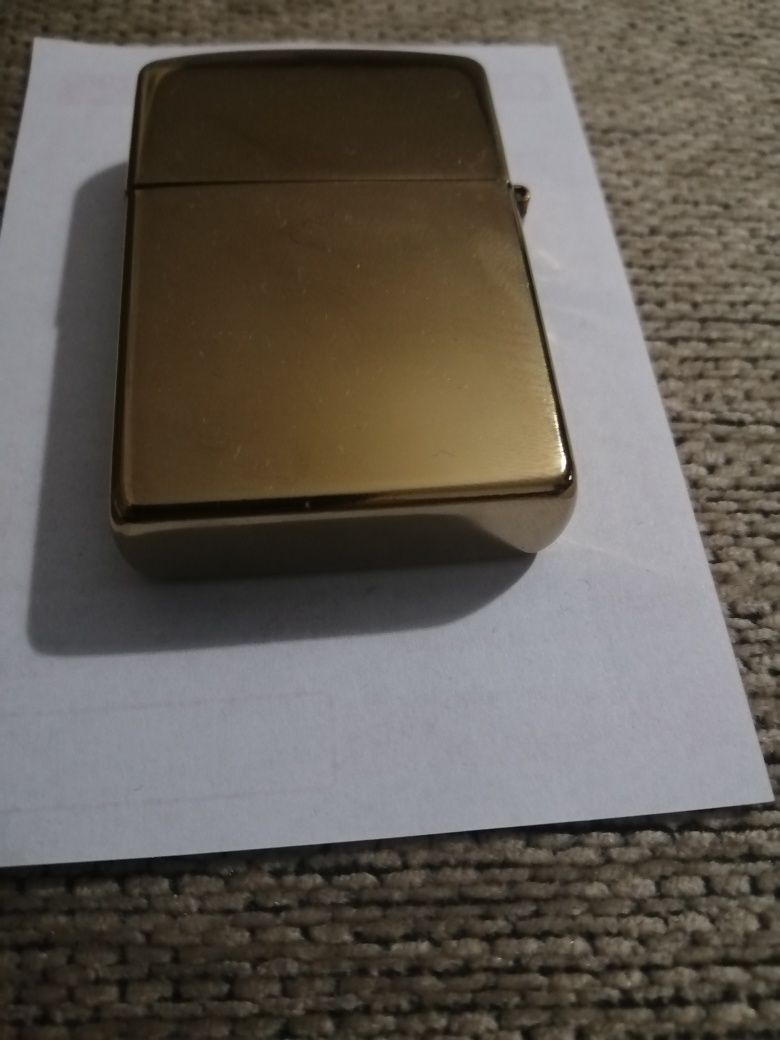 Bricheta Model Zippo Gold. REPLICA