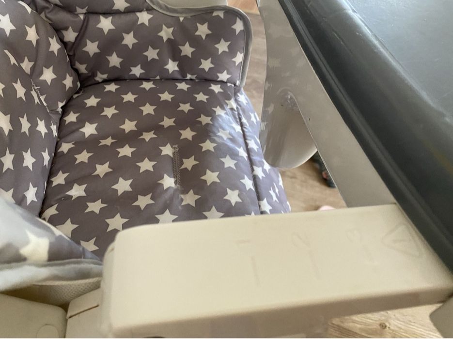 Scaun de masă pentru bebeluși reglabil și pliabil – stare excelentă!