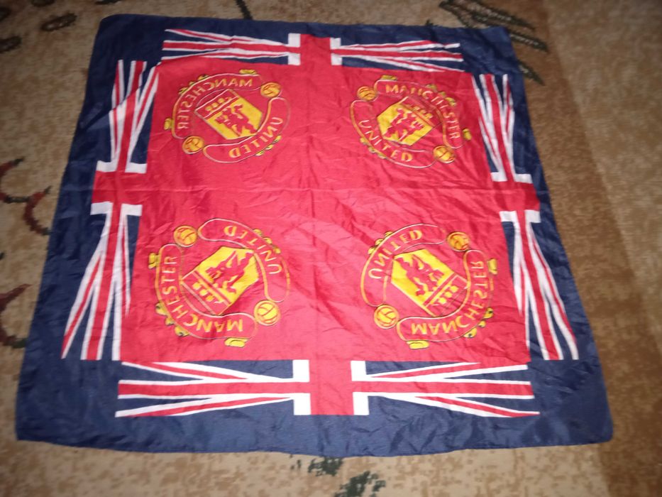 ПРОДАМ ПЛАТОК-БАНДАНУ Манчестер Юнайтед ! Красная. Для футбол. фанатов