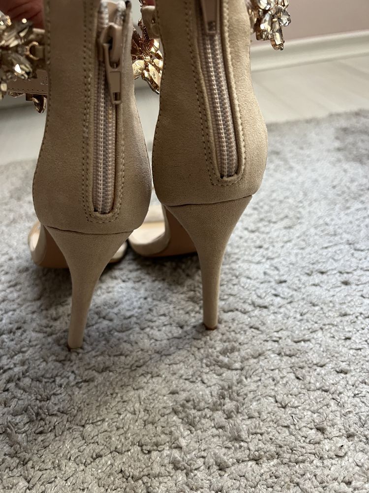 Кецове Chanel, балеринки Gucci,сандали с камъни