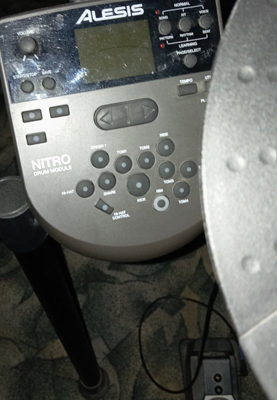 Электронная барабаная установка alesis nitro mesh