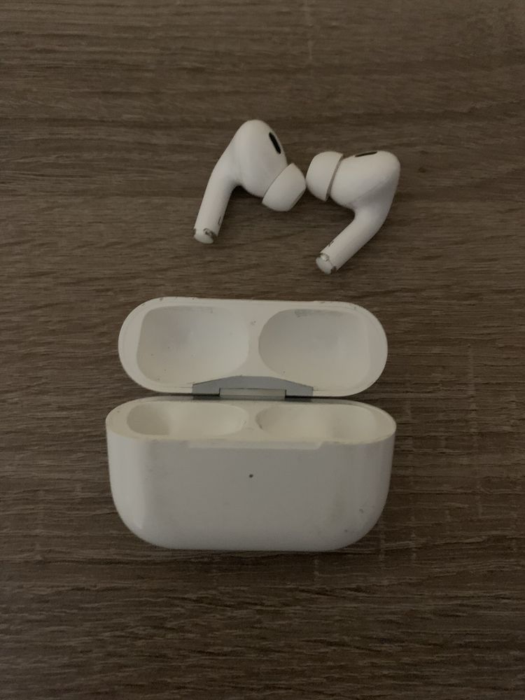 Airpods pro 2 cumparate cu 400 de lei si vandute cu 300