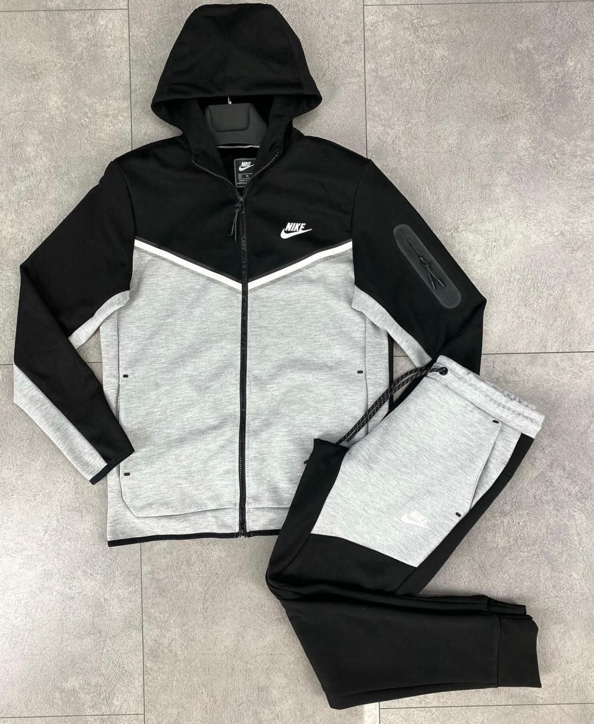 Trening nike tech fleece 
Calitate de nota 10/10
Are toate detalile or