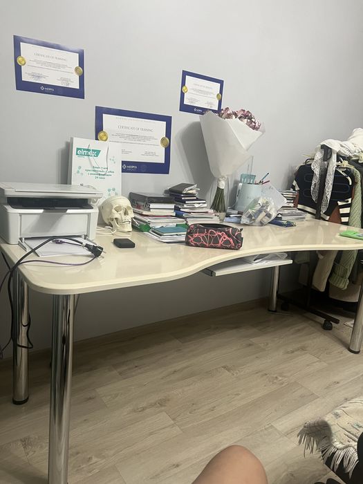 Стол офисный в хорошем состояние 188*70 ножки раскручиваються в хороше